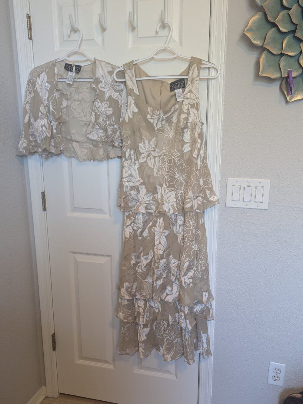 Vintage Silk Tiered Dress w/ Matching Capelet | 10 | Champagne | MOTB Worthy!